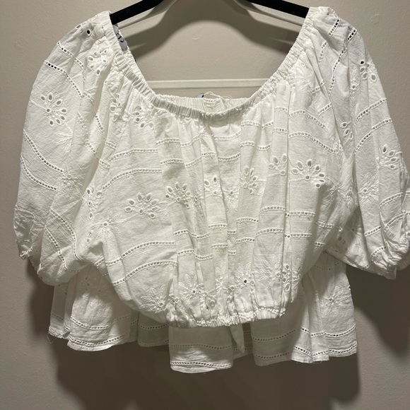 WHITE RUFFLE TOP - Picture 3 of 4